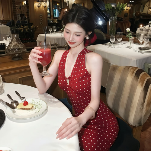 法式复古设计感红色波点连衣裙