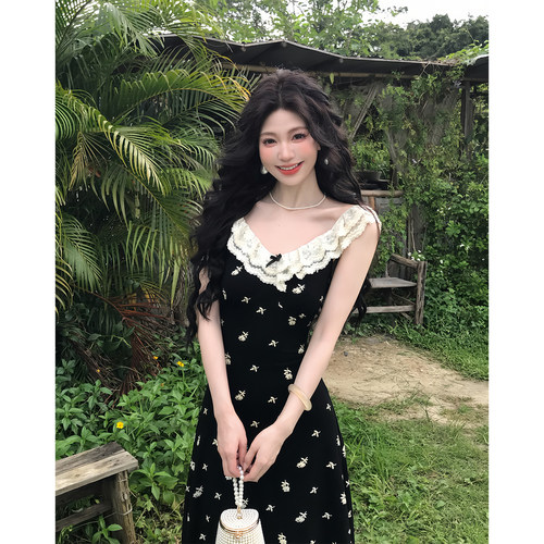 法式复古收腰碎花吊带连衣裙