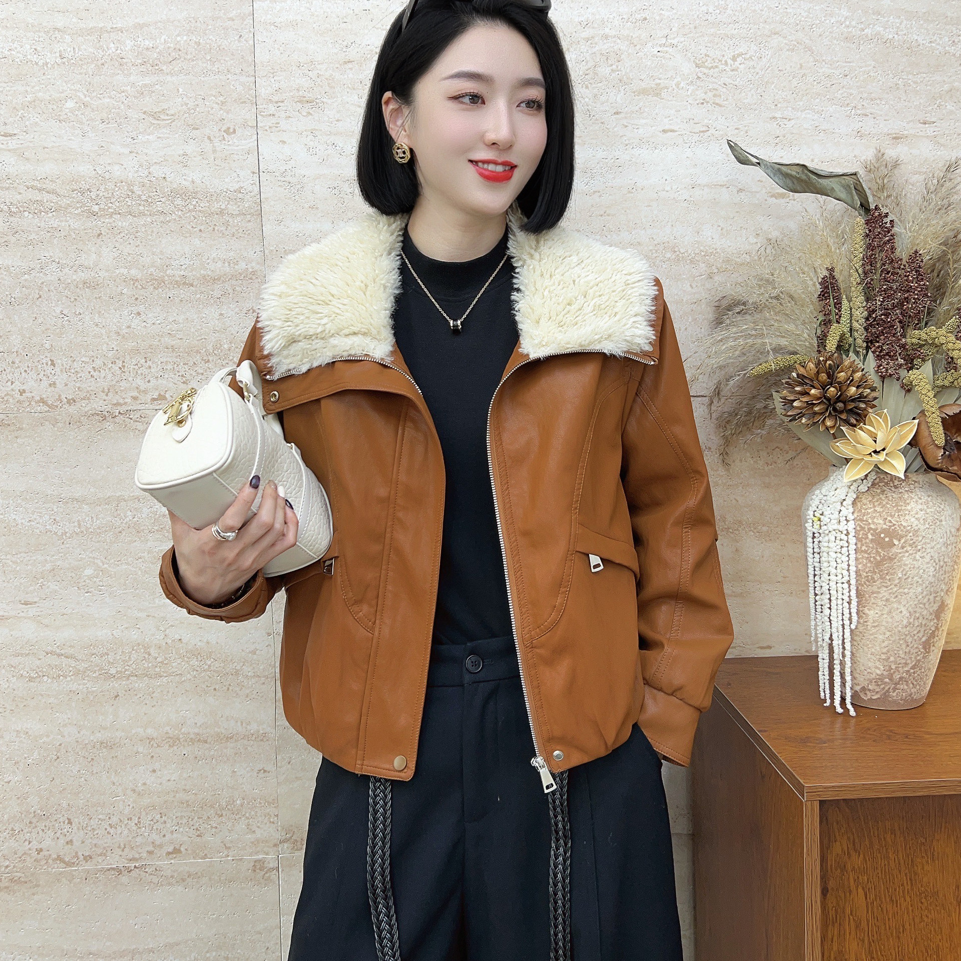 雅祺妮2025新款时尚百搭显瘦皮衣外套女短款小个子机车服夹克上衣