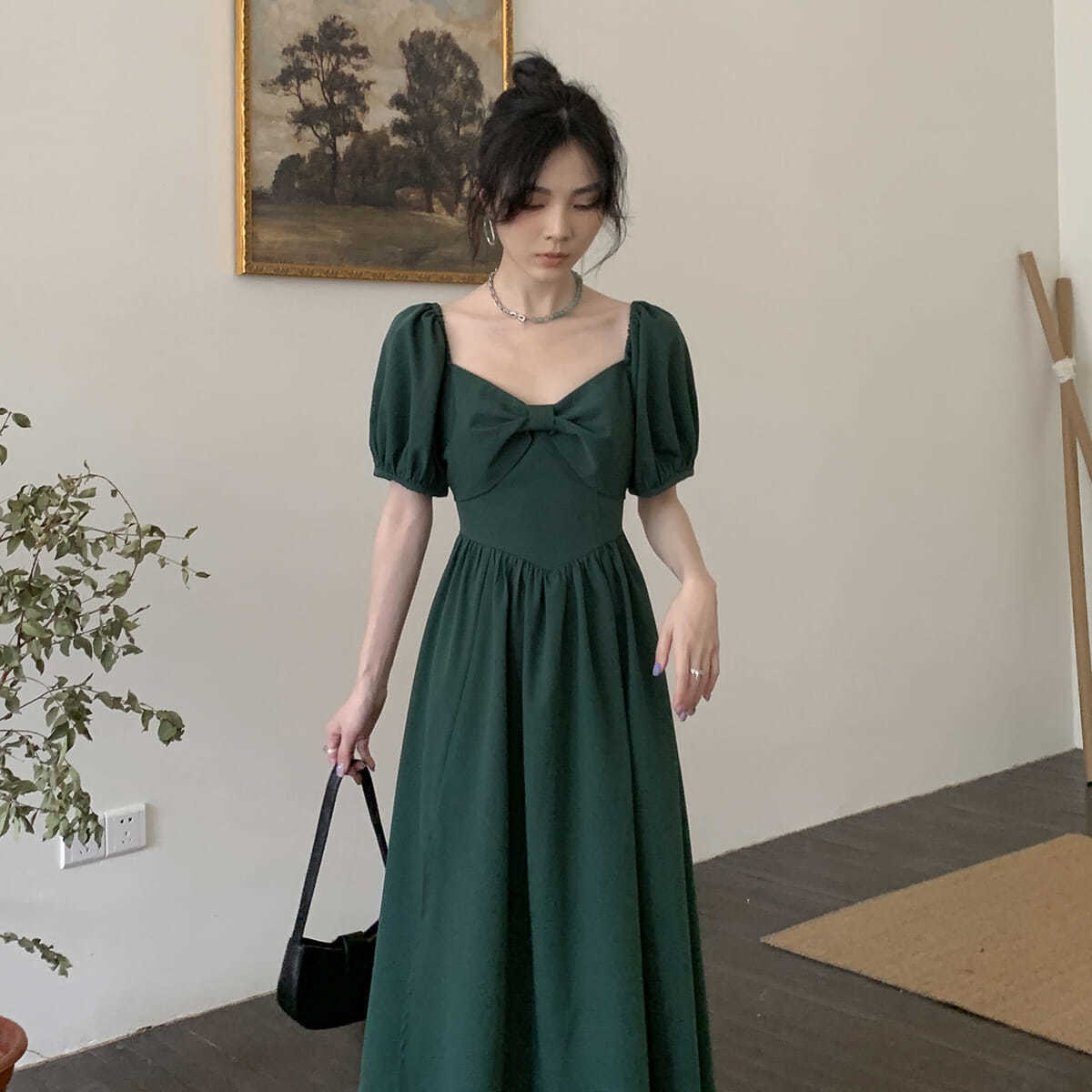 2021 new French court retro bubble short sleeve V-neck green waist slim dress