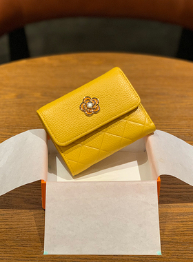 2025新款钱包女短款3折压花搭扣青年钱夹真皮山茶花黄色招财花朵