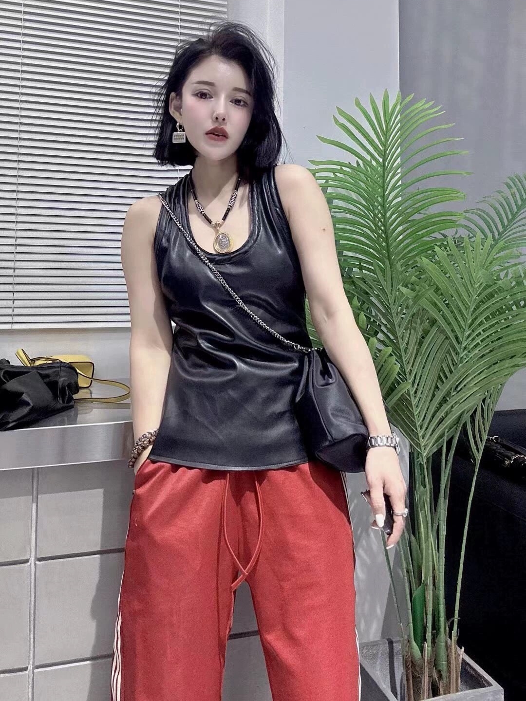 真皮短背心马甲女绵羊皮吊带上衣无袖性感打底内搭坎肩U型领皮衣