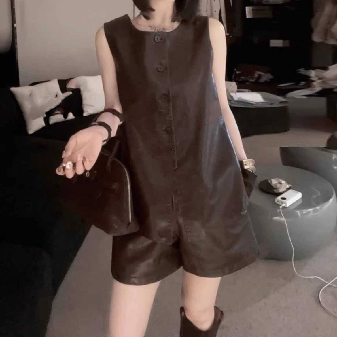 大彤彤同款真皮马夹女2025秋季新款油蜡皮两面穿圆领无袖背心马甲