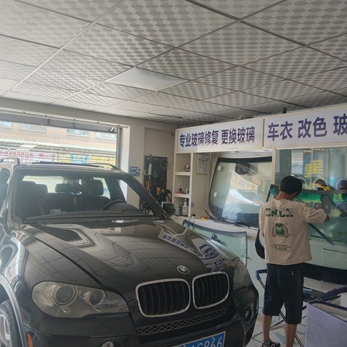 成都汽车玻璃厂 福要玻璃 信义玻璃 圣戈班玻璃 上门安装汽车玻璃