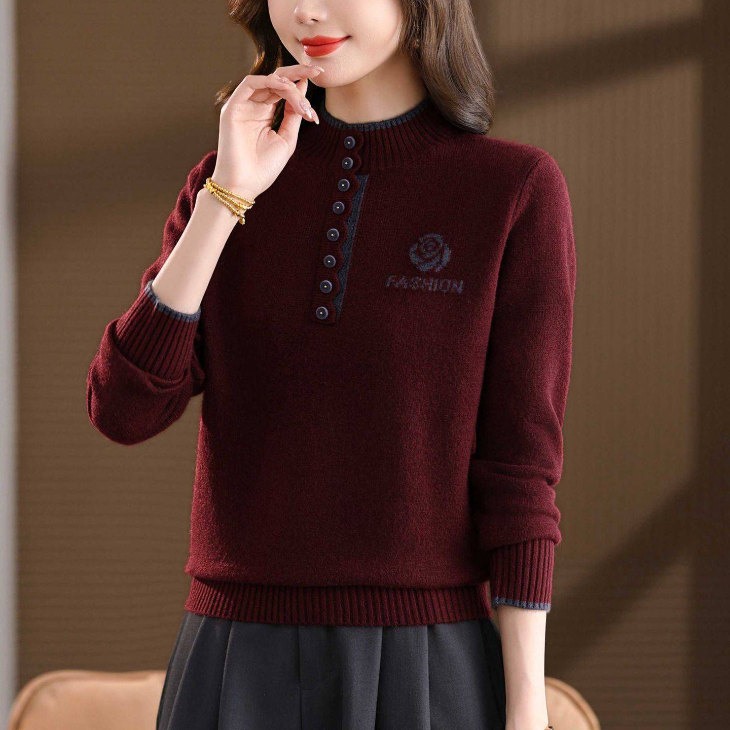 2025年秋冬半高领撞色针织衫女纽扣装饰玫瑰刺绣宽松保暖内搭上衣