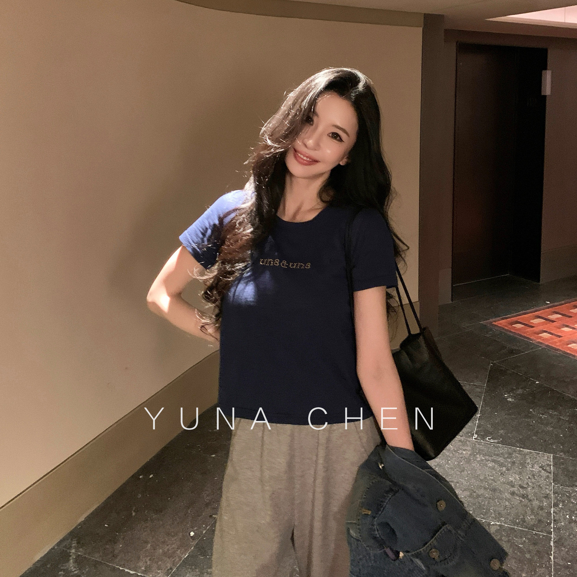 菠萝宝宝yuna【云白信】短袖女圆领英文印花短款修身T恤2026新款
