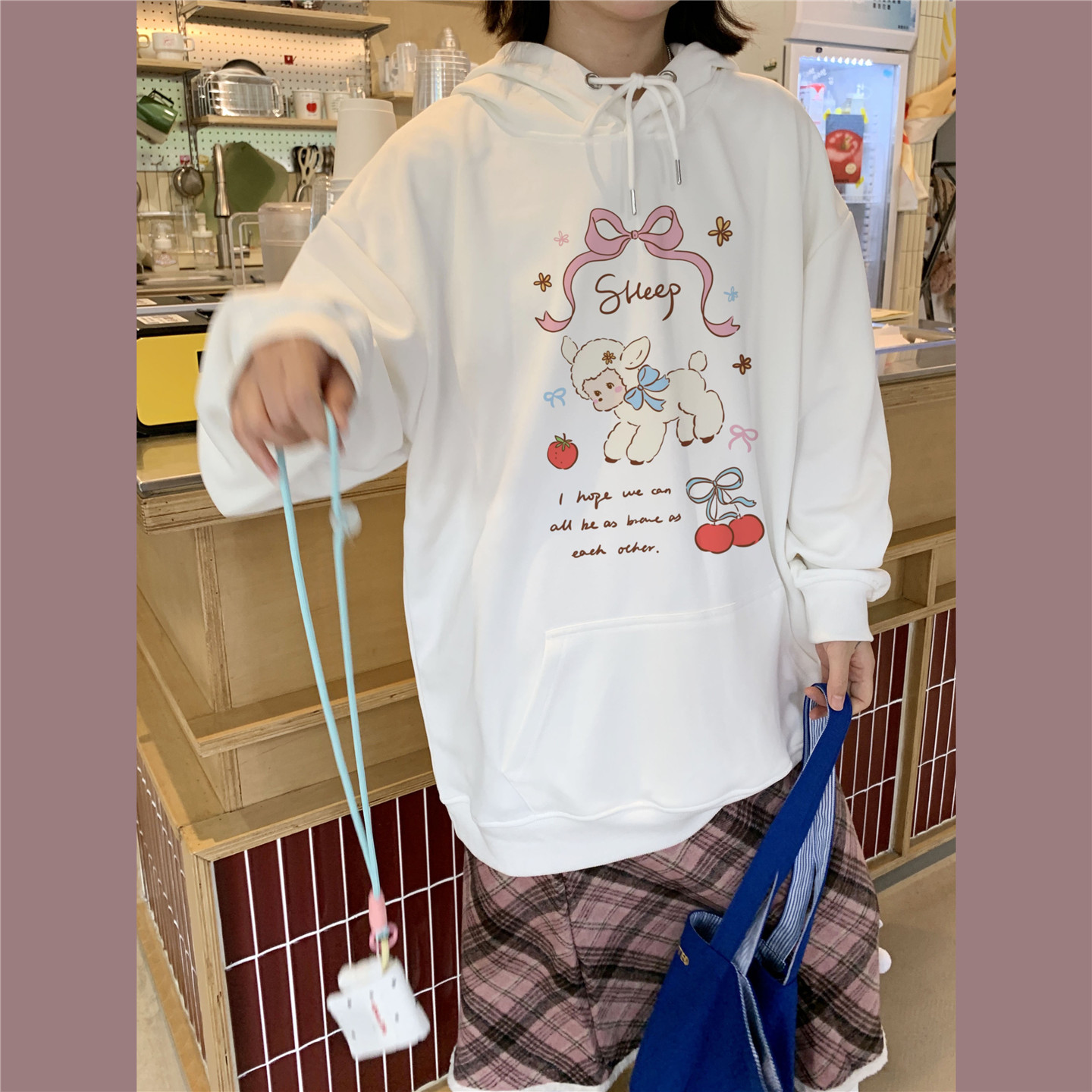 樱桃休闲蝴蝶结小羊连帽白色卫衣