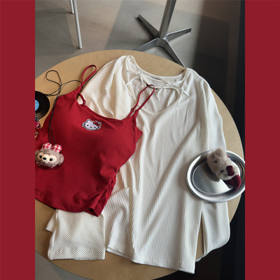 甜美宽松罩衫修身吊带