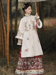 冬款汉服出租披袄保暖立领马面裙中式婚礼母亲装年会新年拜年服