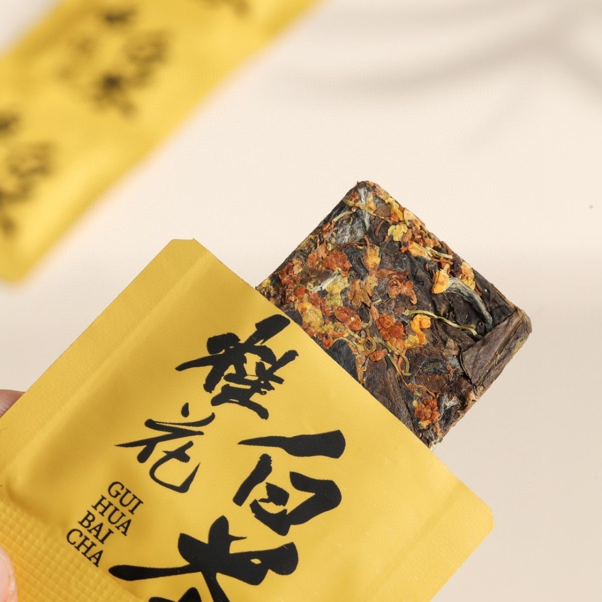 正宗福鼎白茶桂花白茶小茶饼独立小包装袋装自饮装小方片老白茶