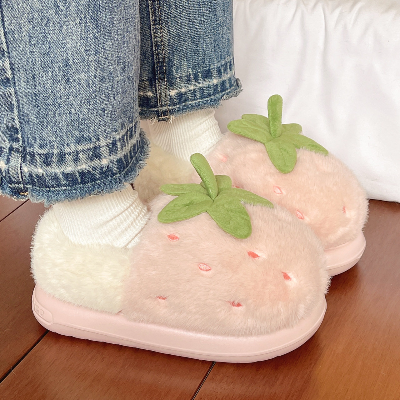 加厚毛绒保暖厚底草莓包跟棉鞋