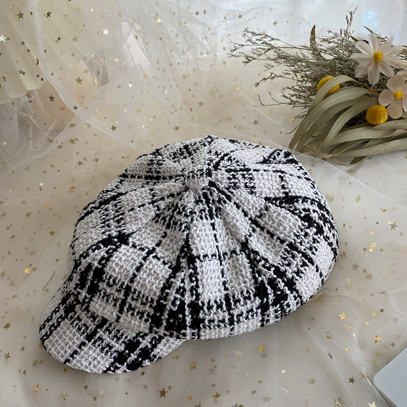 Real shot ~ real price autumn and winter Korean version versatile student black and white check British octagonal hat painter hat little fragrance
