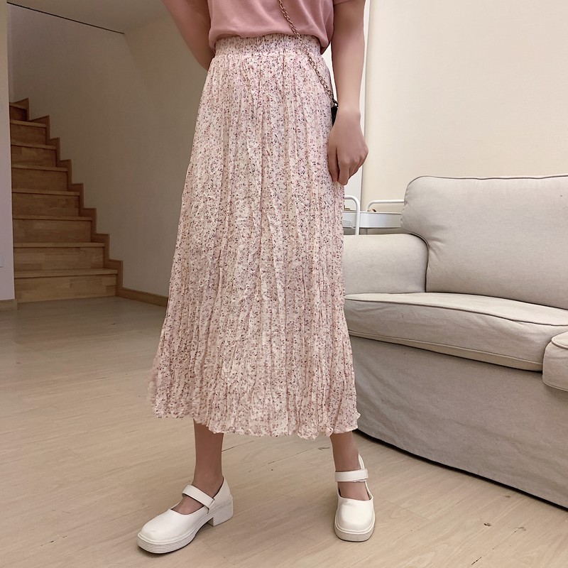 The real price is versatile, the Korean version reduces the age, the small fresh fold fragmentary flower half length skirt is fashionable