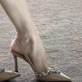 法式 女不累脚 小众设计感水钻细跟凉鞋 气质尖头裸色高跟鞋 2025新款