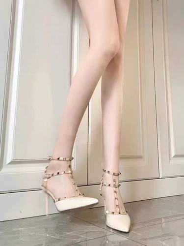 细跟铆钉超纤皮尖头包头凉鞋