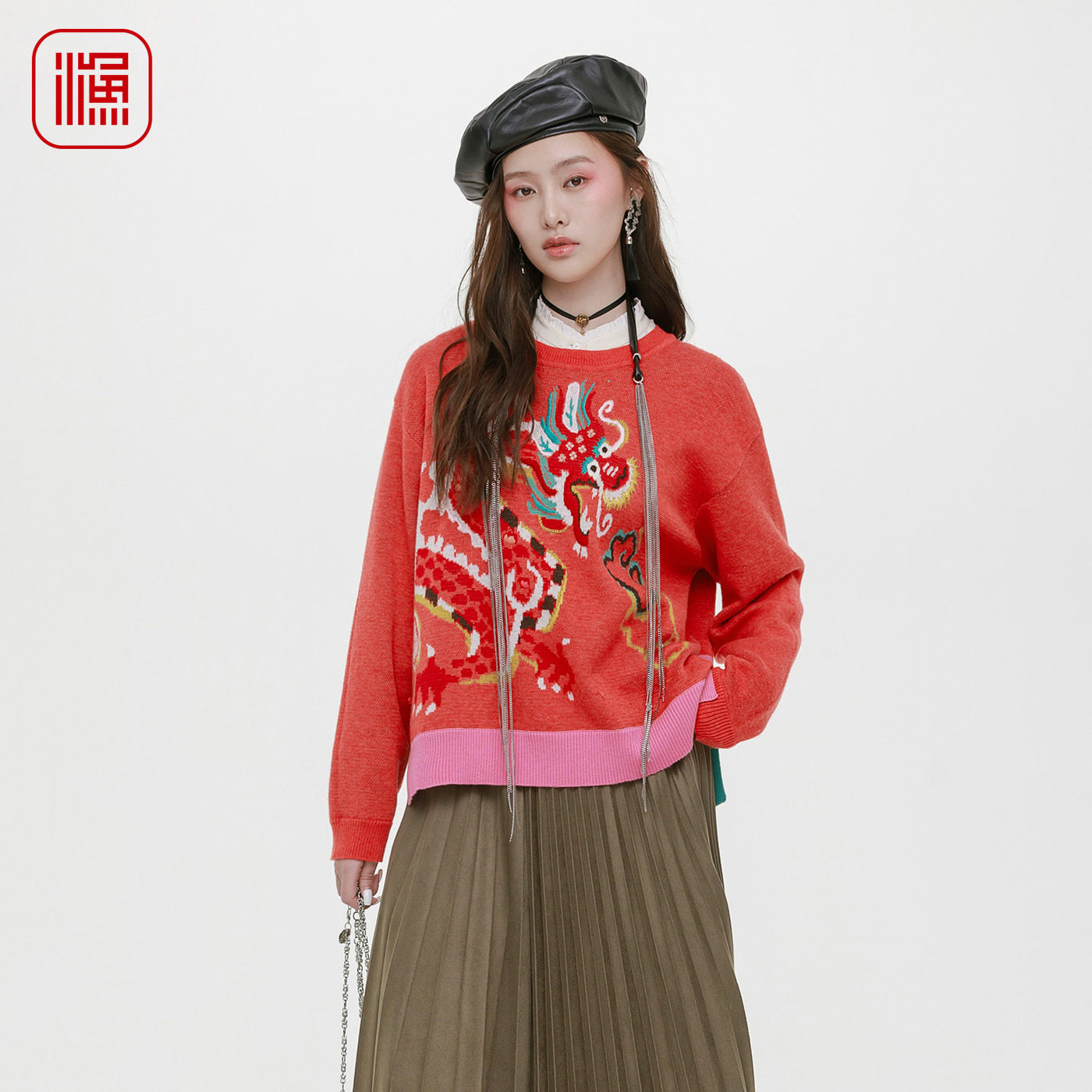 渔牌女重工刺绣圆领毛衫
