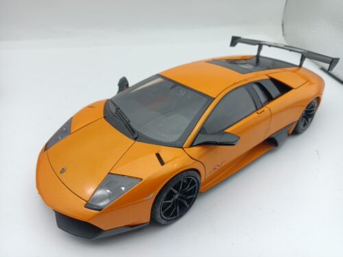 AA 1:18 兰博基尼 蝙蝠 LP670-4 无外包装，有油漆瑕疵换