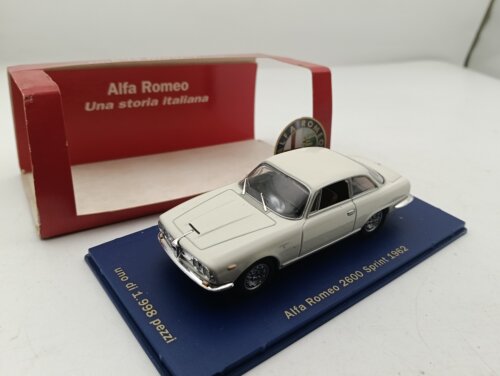 143合金模型车  阿尔法罗密欧2600S 1962年