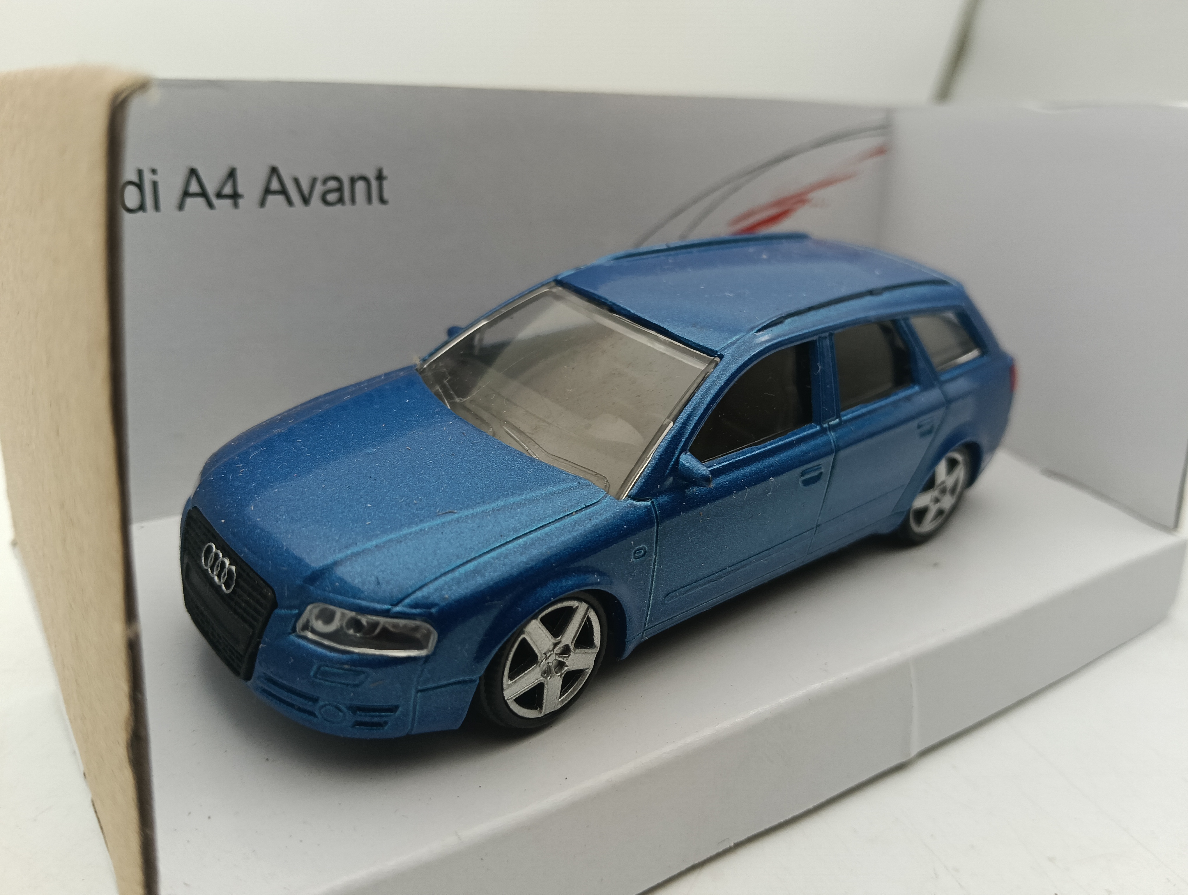 合金模型车1:43  奥迪A4蓝色