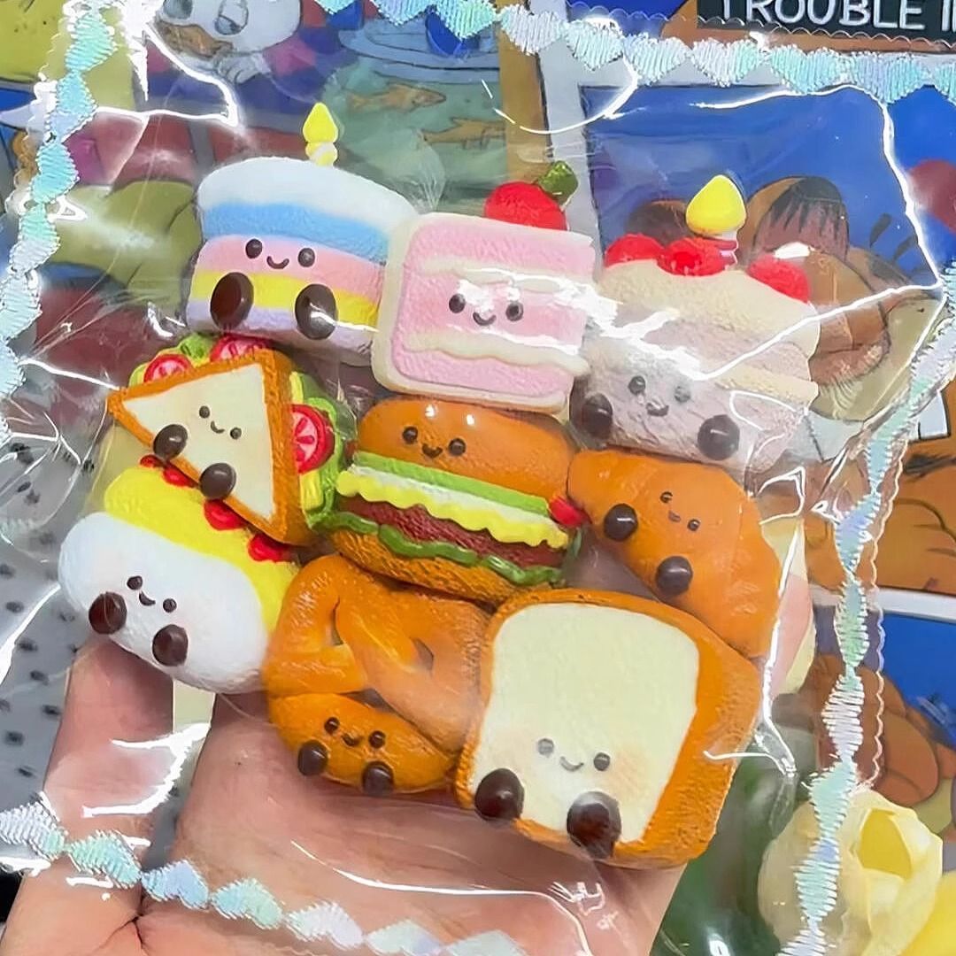 高颜值食玩食品级硅胶捏捏乐手工解压小红书爆款带缝边搞笑玩具