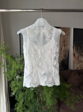 2025春夏新款法式复古蕾丝拼接无袖背心女设计感小众上衣