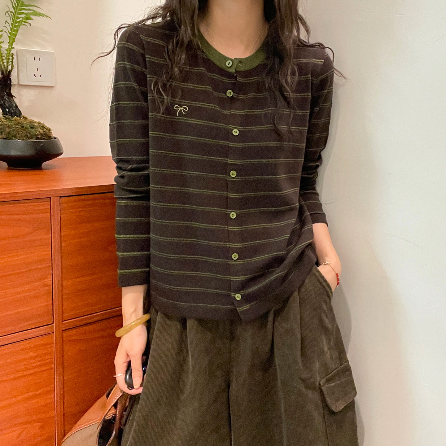 蝴蝶结刺绣细羊毛针织开衫女欧货
