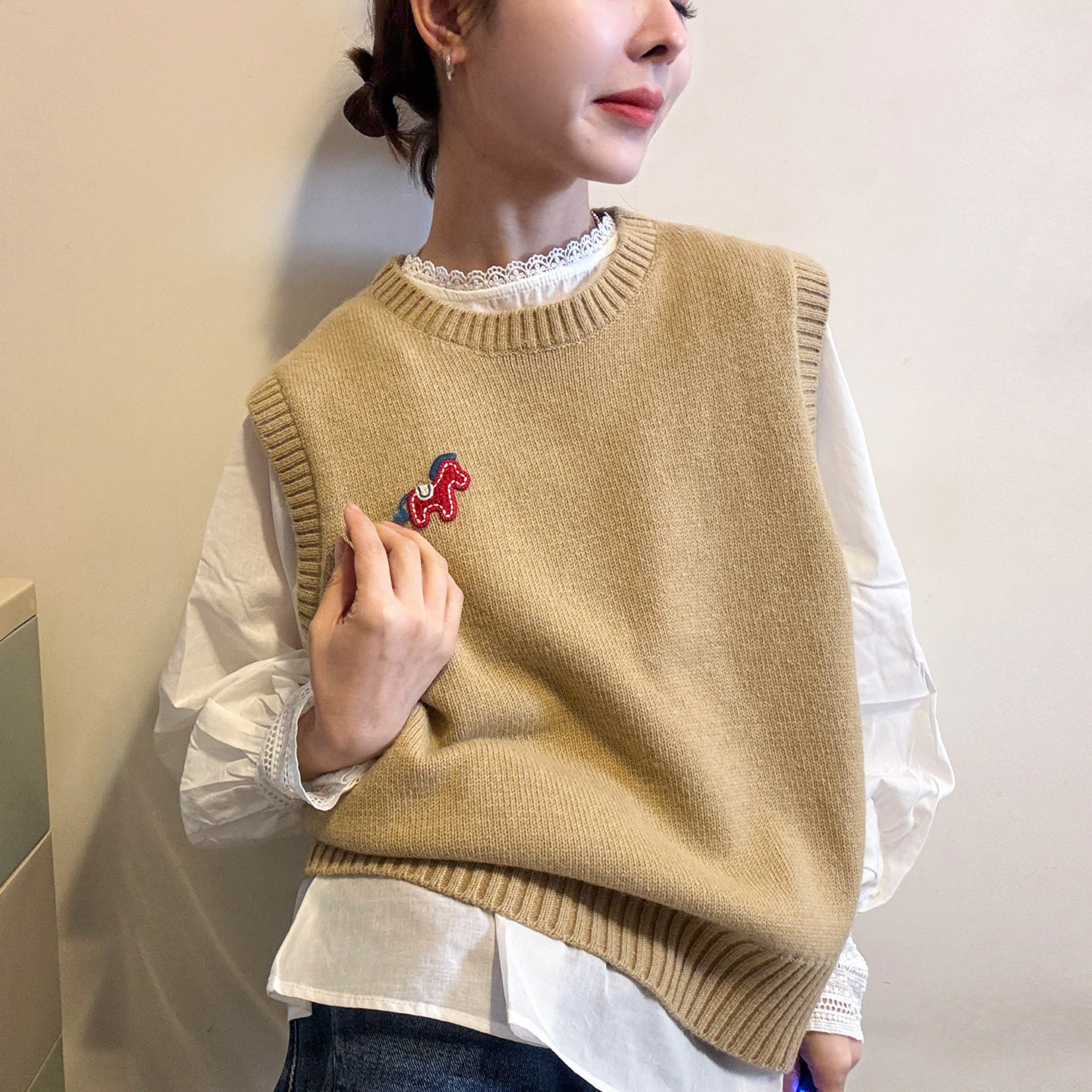 小马刺绣羊毛针织马甲衬衫两件套女欧洲站2025冬装新款欧货女装潮,女装/女士精品,毛针织衫,淘宝优惠券,粉丝福利购,淘宝优惠卷