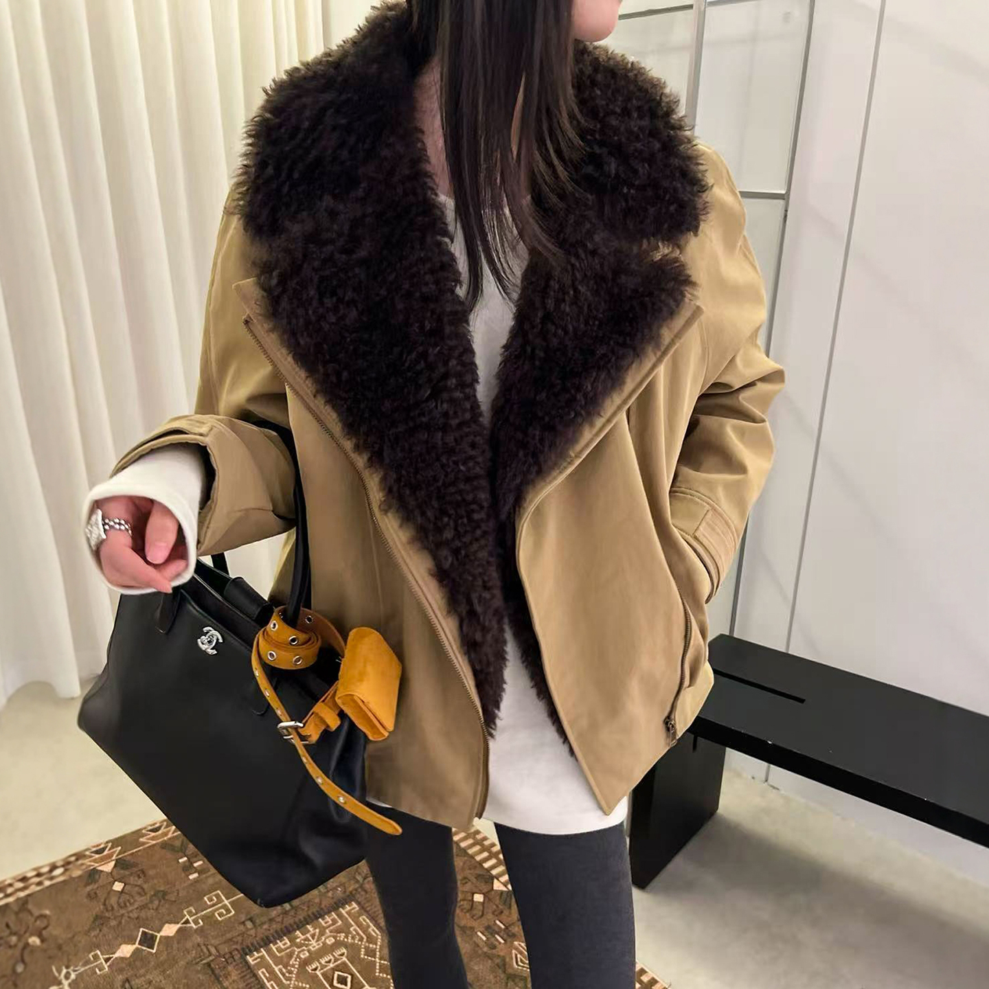 羊羔毛翻领派克羽绒服女欧洲外套