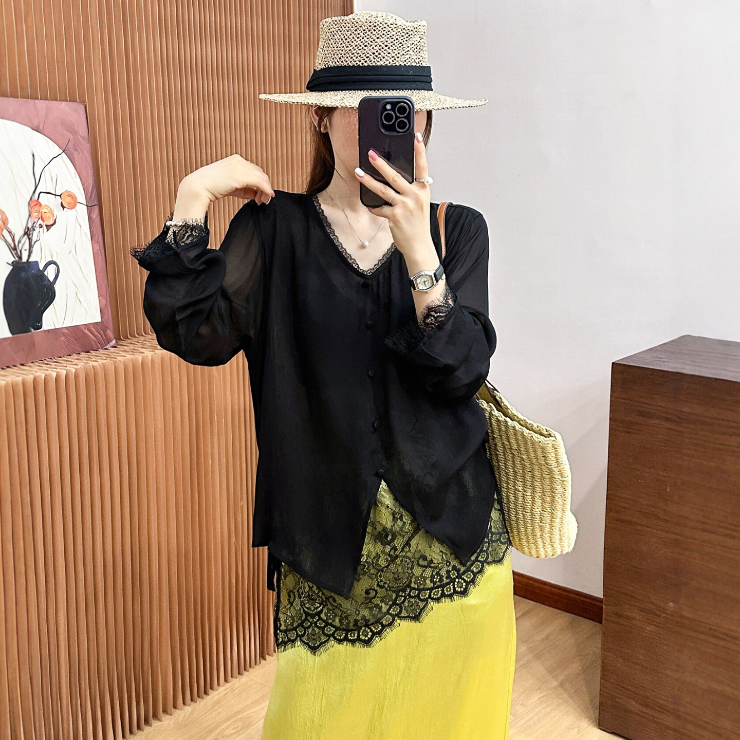 假两件蕾丝拼接V领衬衫女欧洲站2026夏季新款欧货女装防晒上衣潮