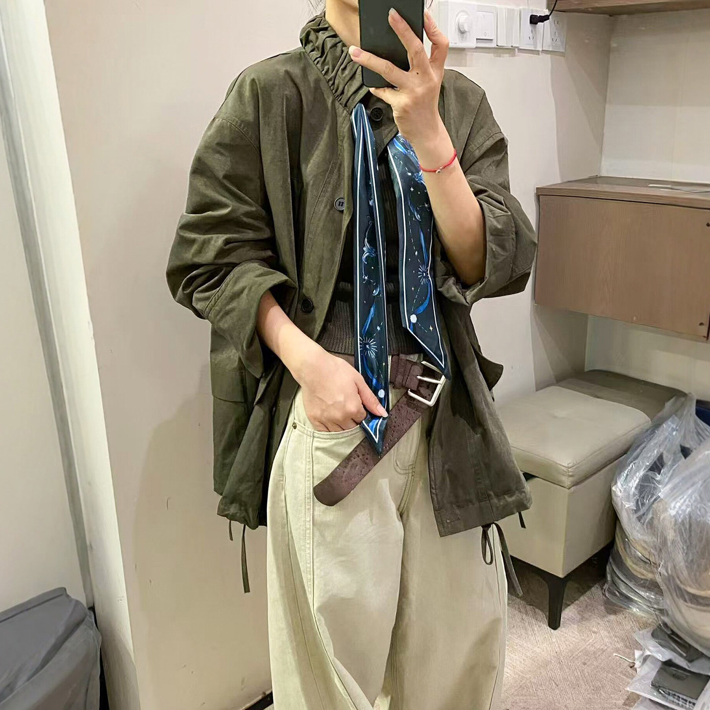 配丝巾立领工装风衣外套女欧洲站