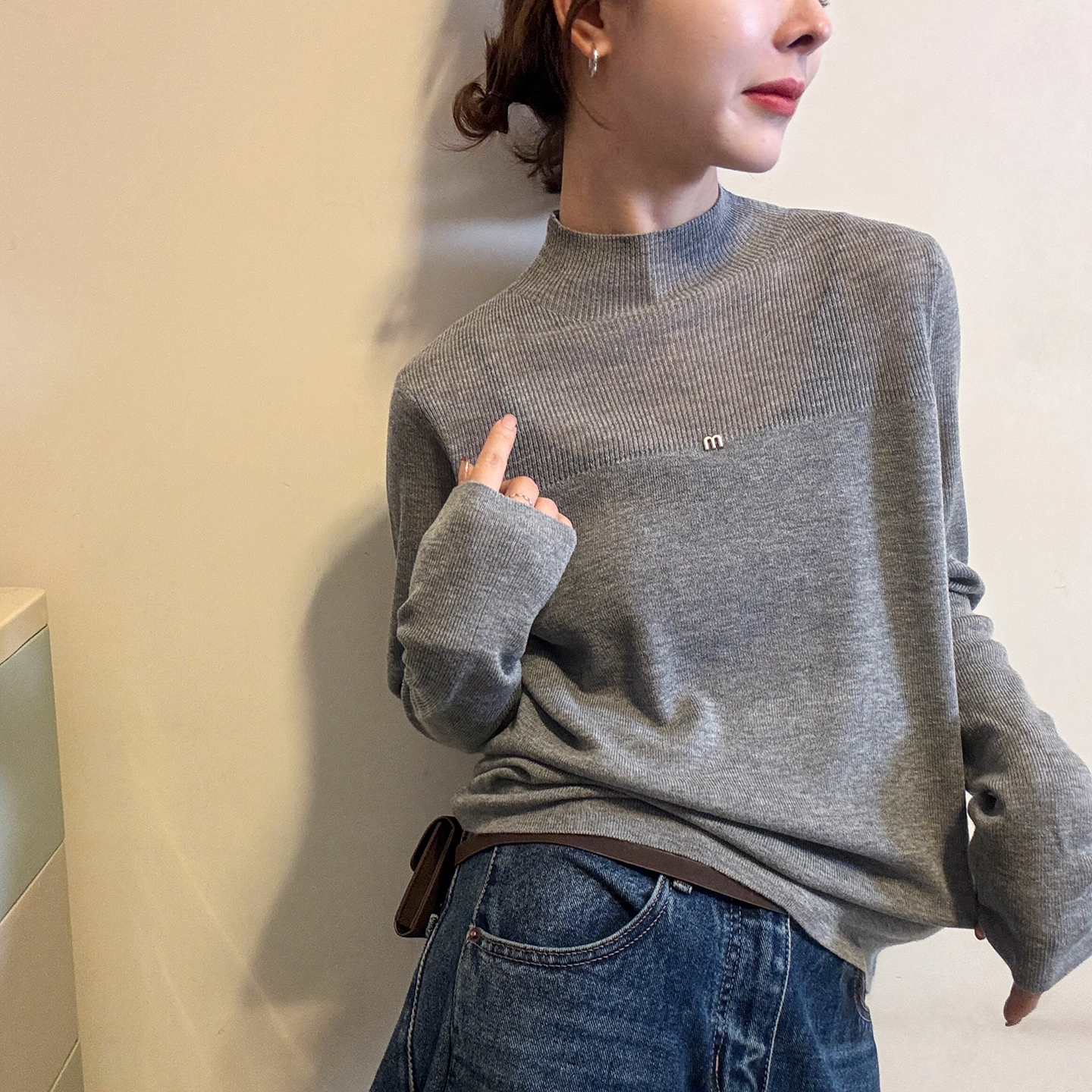 M字母半高领羊毛针织衫女欧洲站