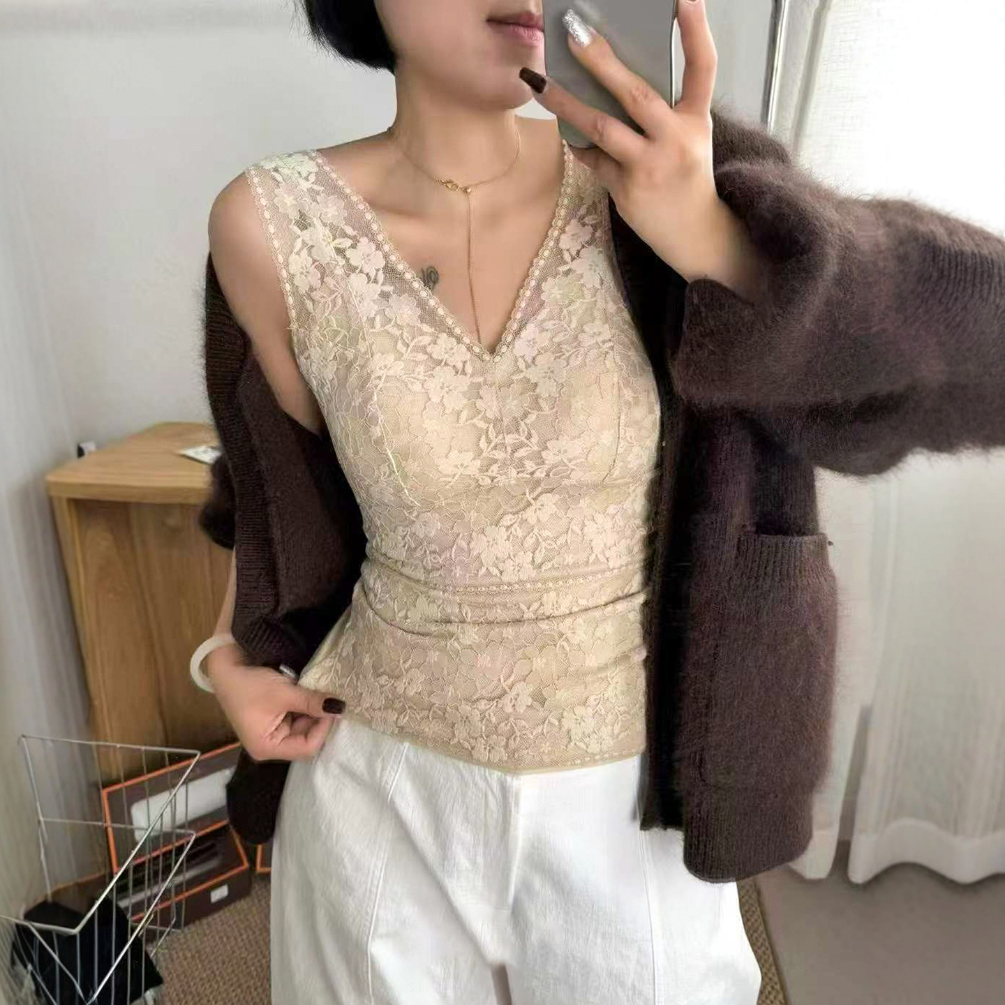 性感蕾丝羊绒蛋白V领背心女欧货