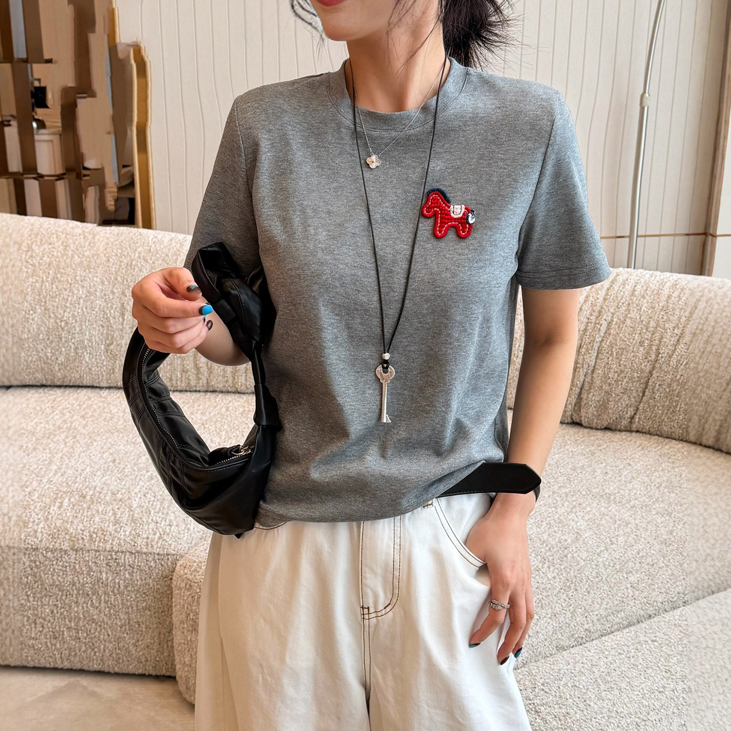 小马贴标修身短袖T恤女欧洲站2026春装新款欧货女装时尚打底衫潮