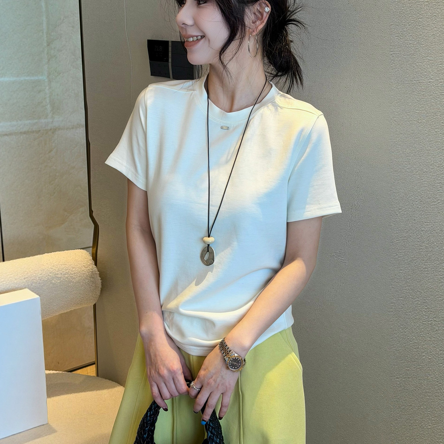 金属贴标修身短袖T恤女欧洲站2026春装新款欧货女装时尚打底衫潮