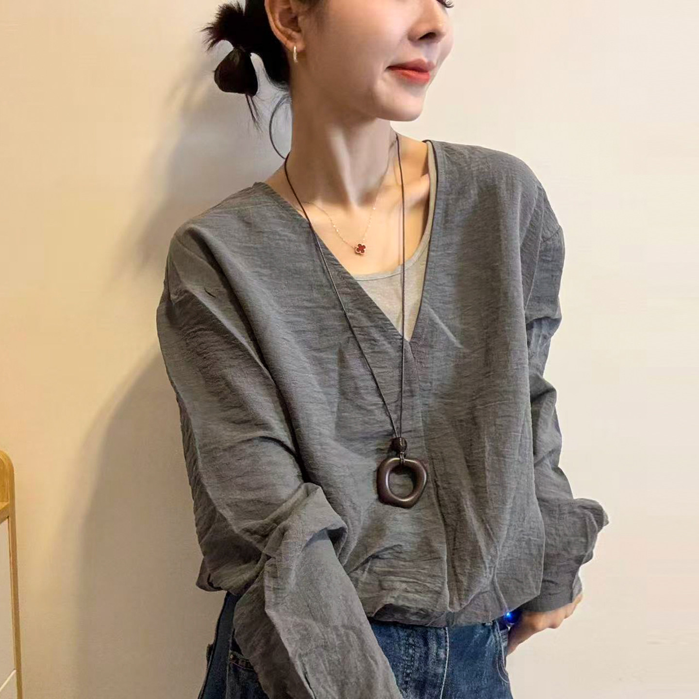配挂件假两件V领衬衫女欧洲站潮