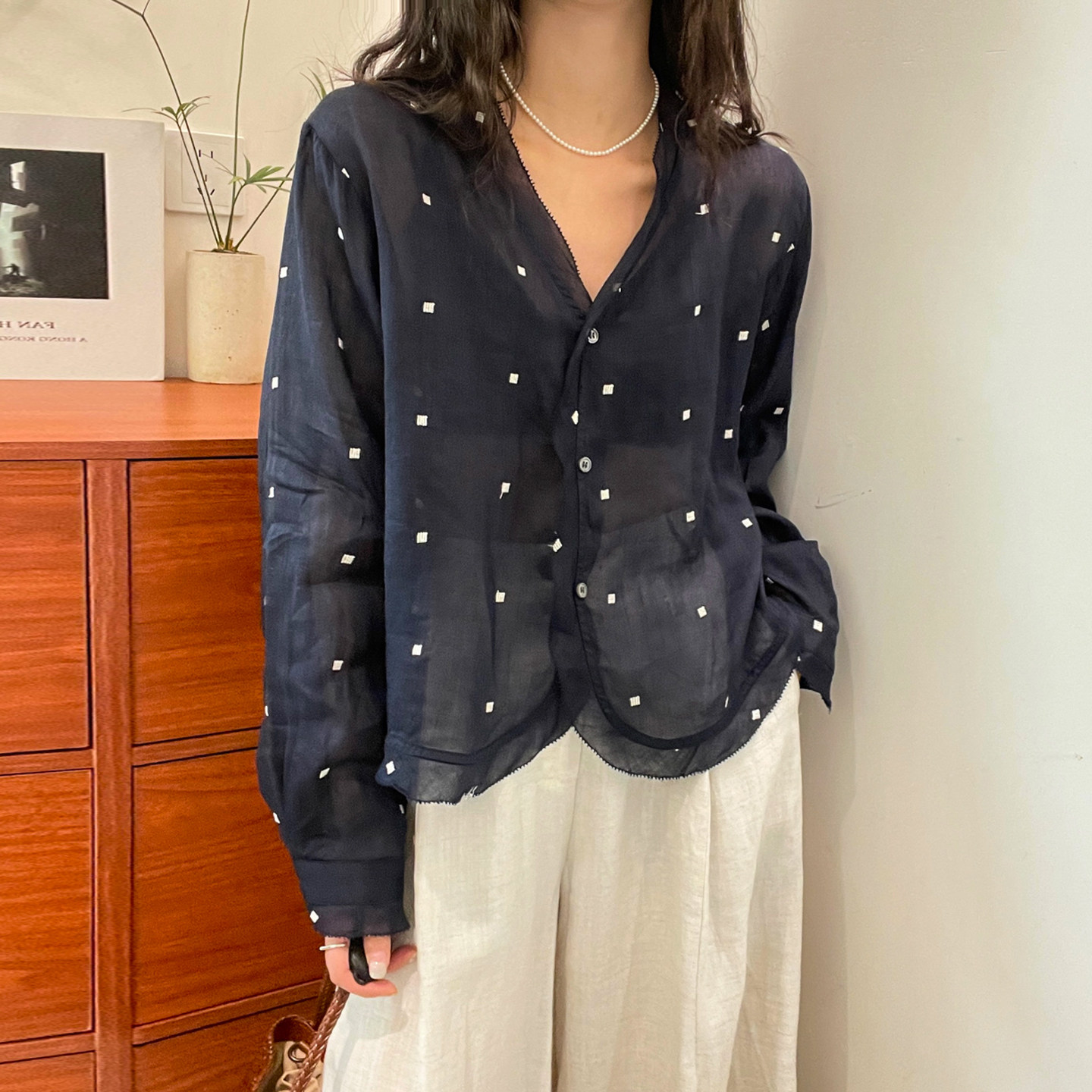 复古刺绣V领苎麻衬衫女欧洲站潮