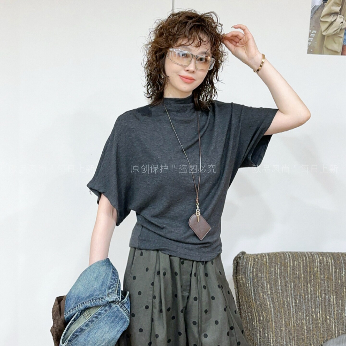 配挂件蝙蝠袖半高领T恤女欧洲站