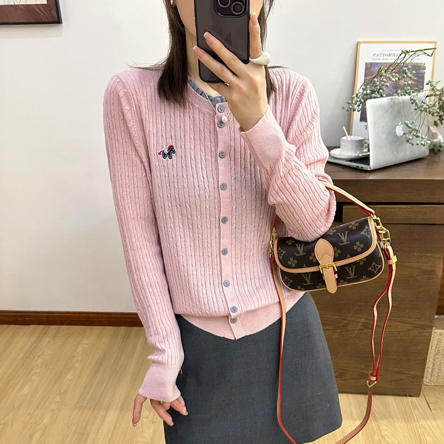 小马刺绣麻花纹羊毛针织开衫女欧洲站2026春装新款欧货女装毛衣潮