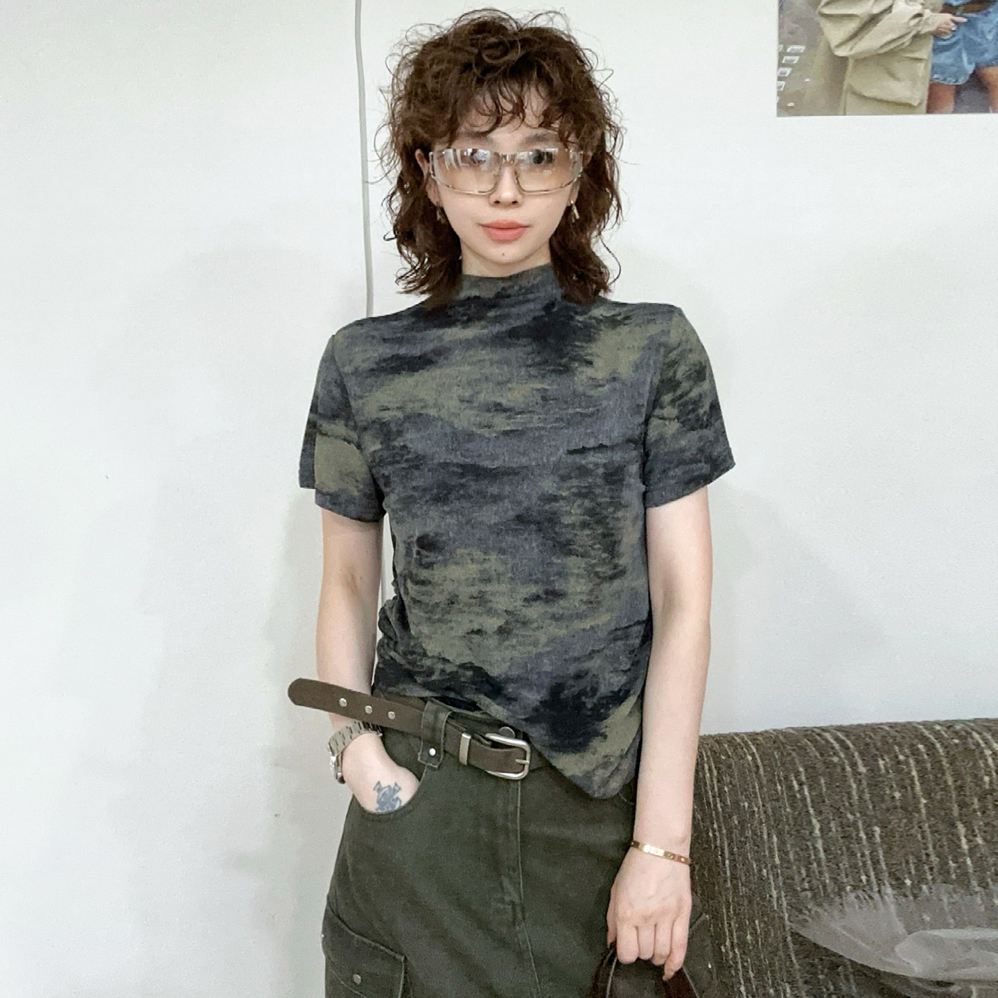 渐变色水墨印花半高领T恤女欧货