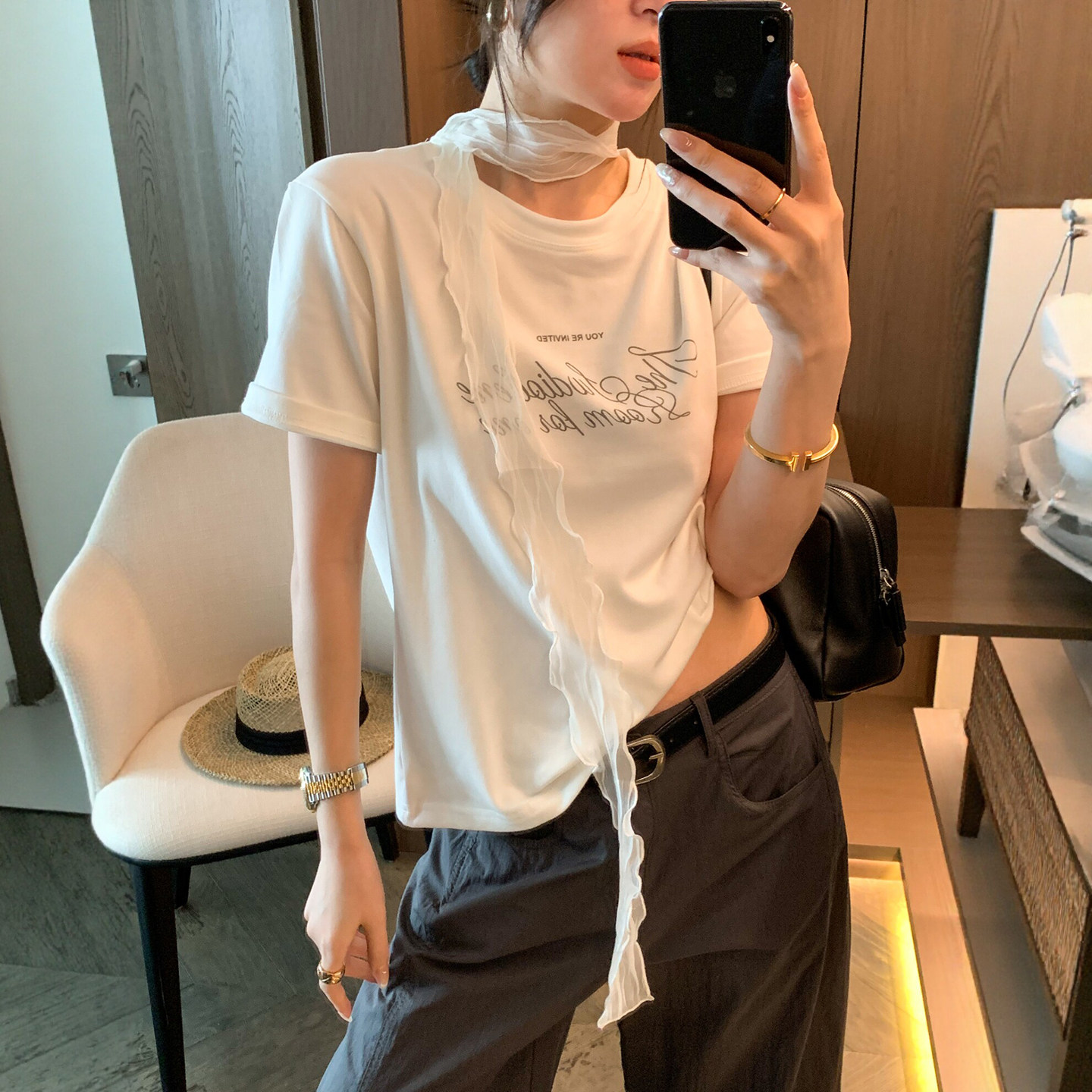 配丝巾字母印花短袖T恤女欧洲站