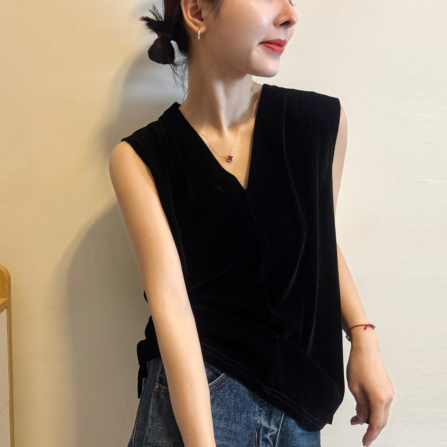 金丝绒V领无袖衬衫女欧洲站2026夏季新款欧货女装时尚洋气小衫潮