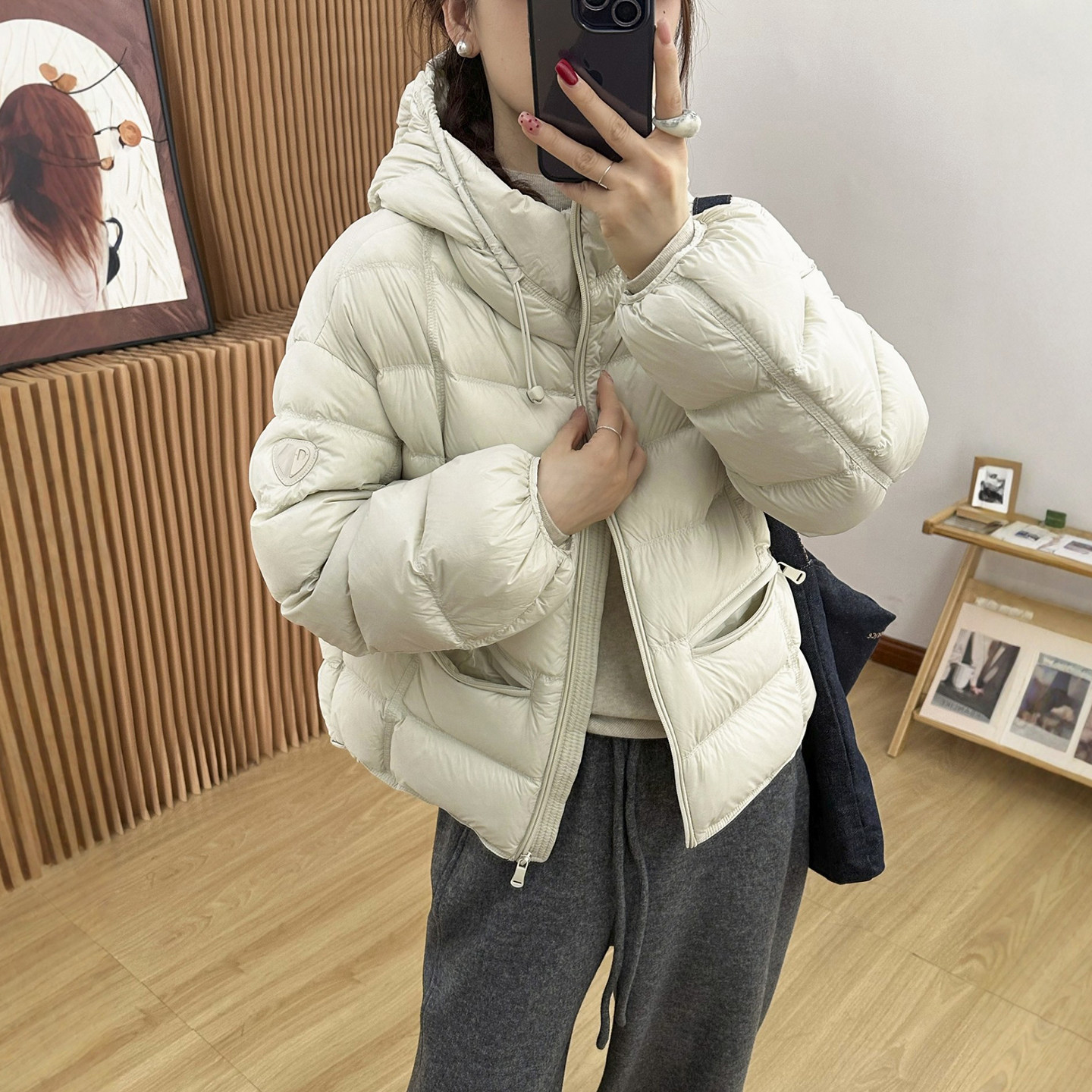 爱心贴标连帽鹅绒羽绒服女欧洲站2025冬装新款欧货女装短款外套潮