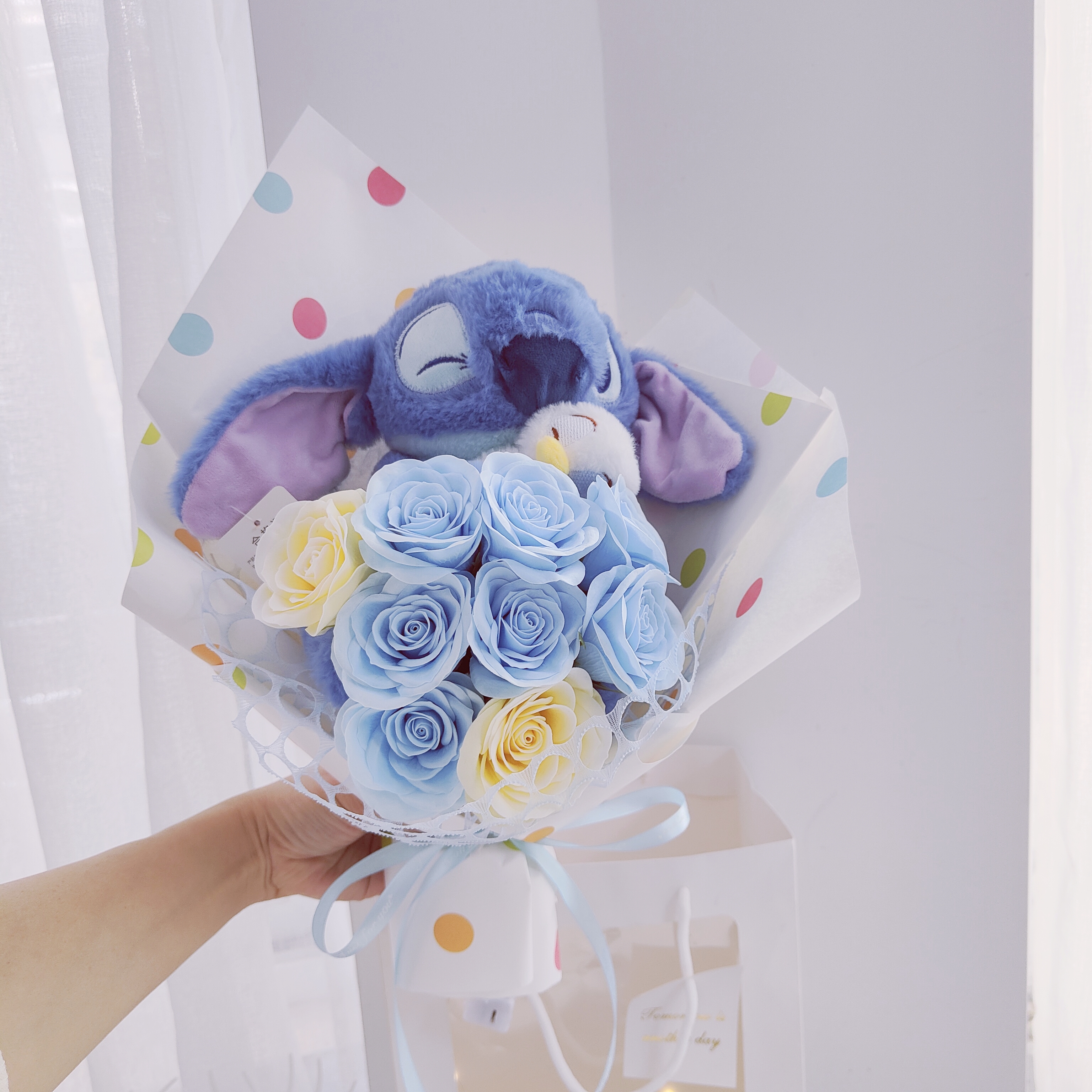 创意花束史迪仔抱鸭玩偶花束生日礼物送女友闺蜜七夕情人节礼物