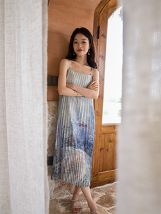 莫奈油画冷色雪压皱吊带连衣裙法式套头宽松碎花度假风长裙子小众