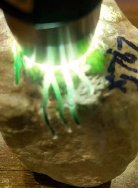 糯种翡翠缅甸冰种特价原石挂件