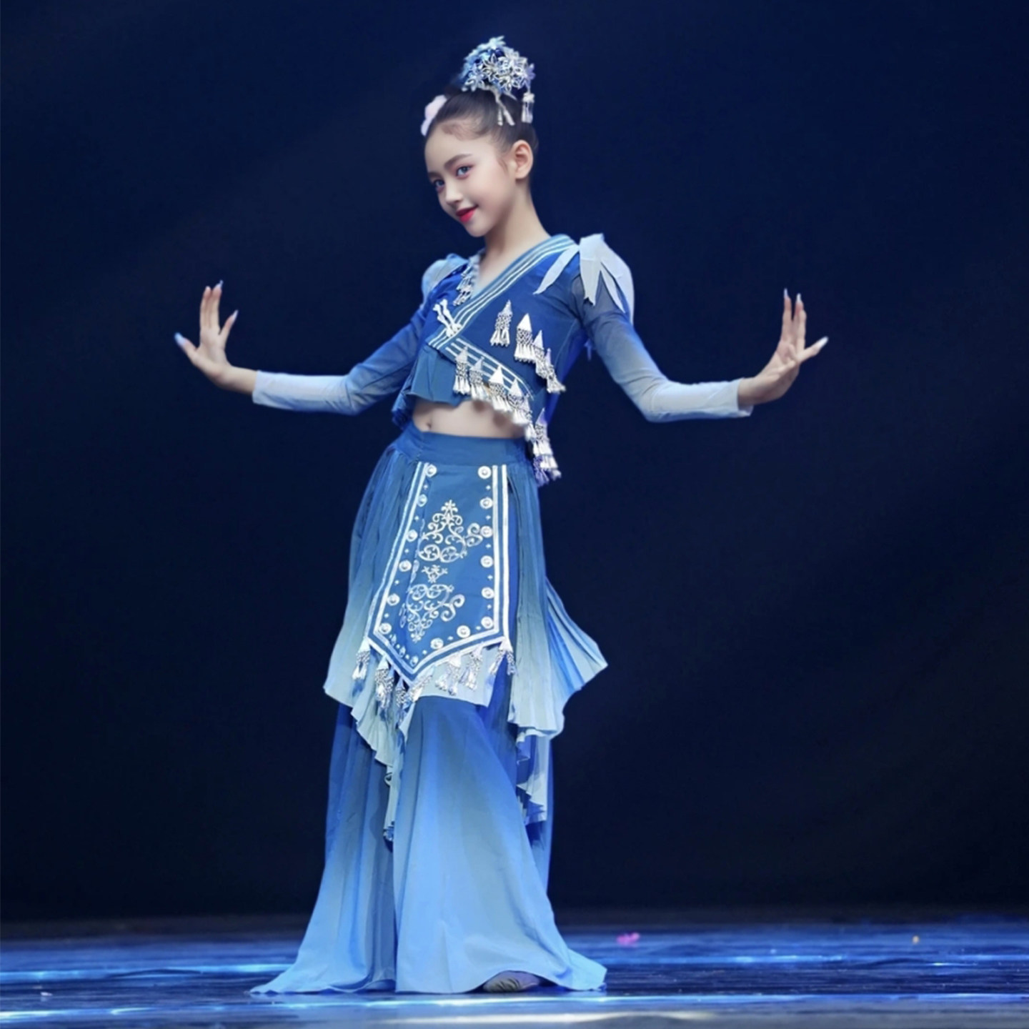 苗族花儿舞蹈服少儿艺考演出服定制少数民族蓝色大摆裙表演服装女