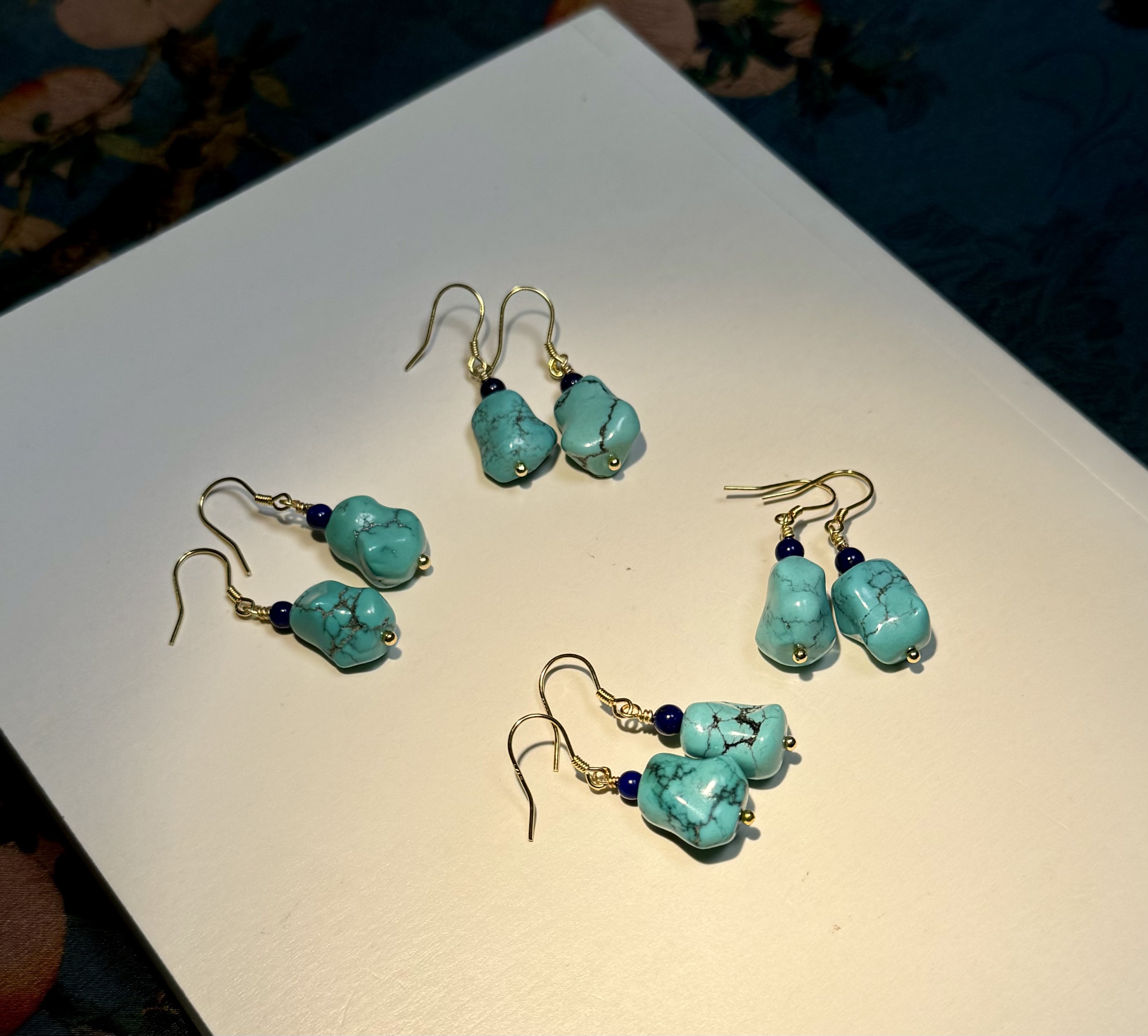 创汇原矿老绿松石随形耳坠、耳环,天然绿松石随型搭配蓝色青金石