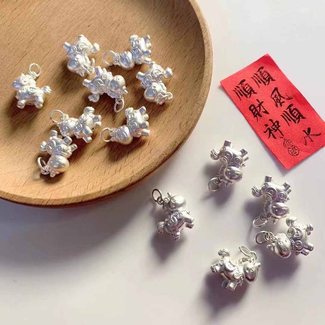 足银999 本命年迷你小马吊坠纯银小配件DIY手链小串饰银饰,饰品/流行首饰/时尚饰品新,银饰配件,淘宝优惠券,粉丝福利购,淘宝优惠卷