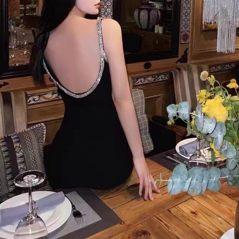 露背连衣裙小众高级感气质性感钻名媛高端轻奢修身吊带生日小礼服