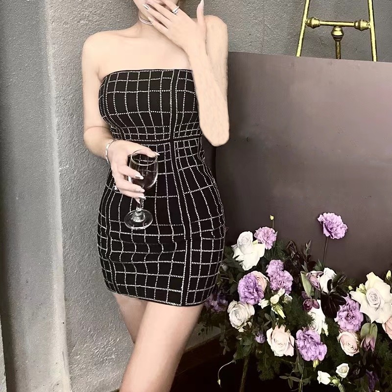 烫钻包臀黑色抹胸连衣裙夏夏女2025新款高级感吊带裙气质收腰裙子